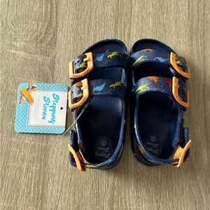 NWT … STEPPING STONES “Size: 5” Water Shoes / Sandals